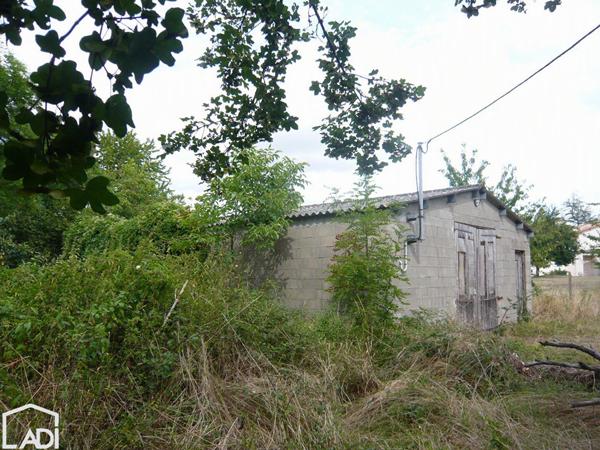 Terrain à vendre avec garage, Salles 79800