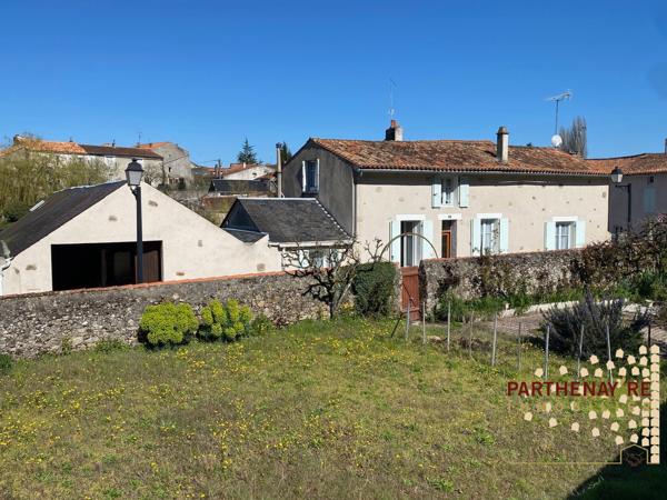 Maison de ville à rafraichir avec garage
