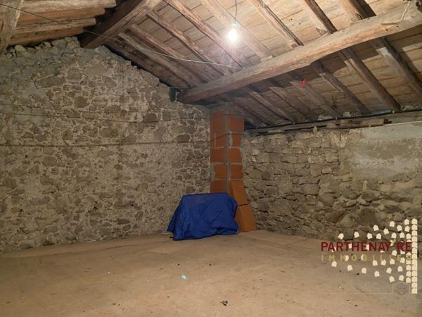 Maison de ville à rafraichir avec garage