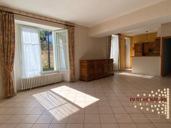 Maison de ville à rafraichir avec garage