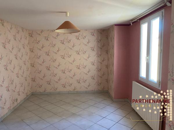 Maison de ville à rafraichir avec garage