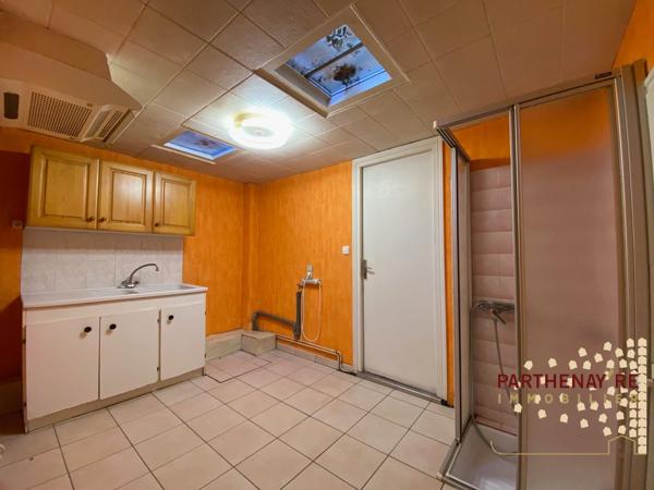 Maison de ville à rafraichir avec garage