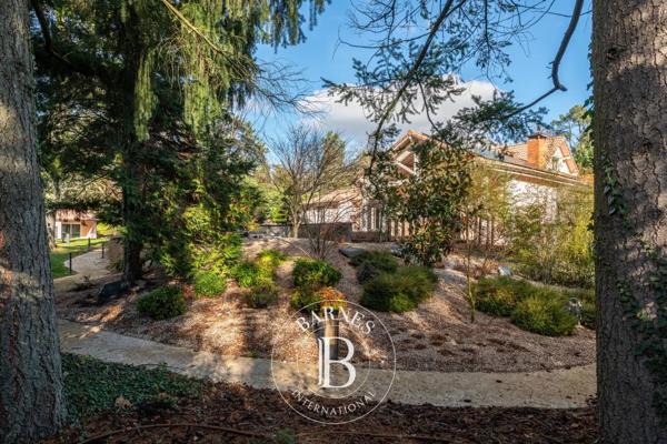 Écully, Maison 4 Chambres -  284 m² à vendre