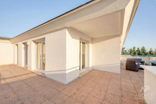 Appartement Rueil Malmaison 5 pièce(s) 109.70 m2 €970 000 ** - Référence 19542