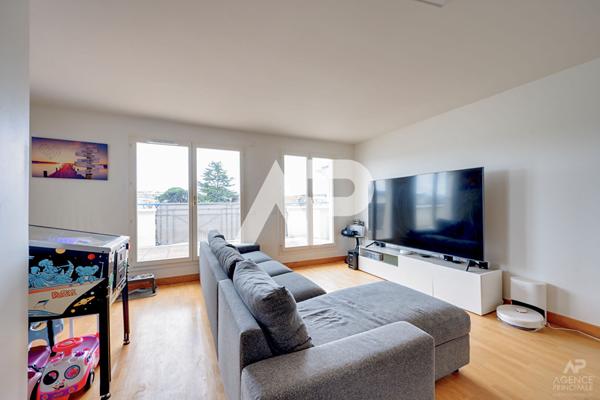 Appartement Rueil Malmaison 5 pièce(s) 109.70 m2 €970 000 ** - Référence 19542