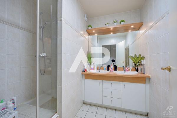 Appartement Rueil Malmaison 5 pièce(s) 109.70 m2 €970 000 ** - Référence 19542