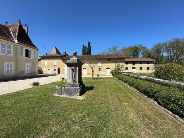 Maison 10 pièces 380m² à vendre à Bourg-en-Bresse 01000