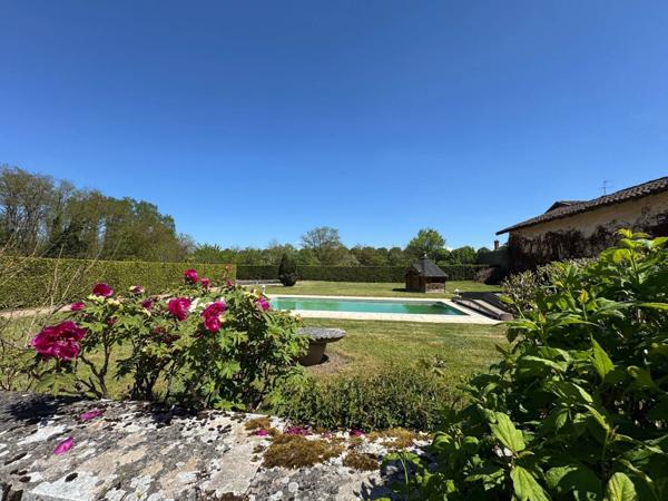 Maison 10 pièces 380m² à vendre à Bourg-en-Bresse 01000