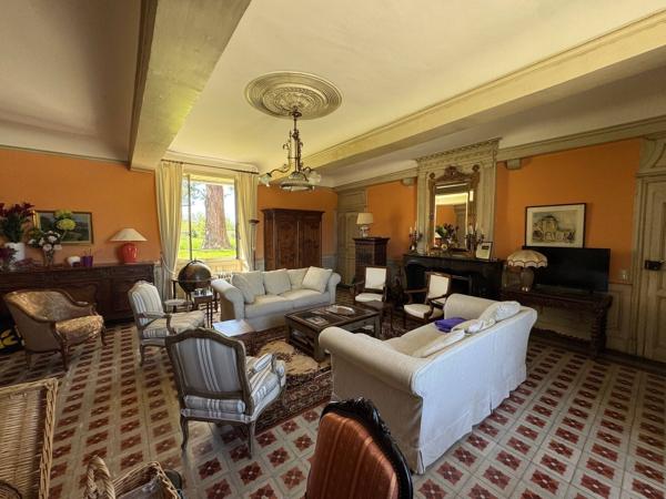 Maison 10 pièces 380m² à vendre à Bourg-en-Bresse 01000