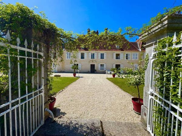 Maison 10 pièces 380m² à vendre à Bourg-en-Bresse 01000