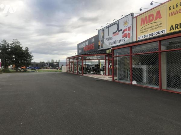 EXCLUSIVITÉ : BATIMENT A PROXIMITÉ IMMÉDIATE DE L'ÉCHANGEUR 