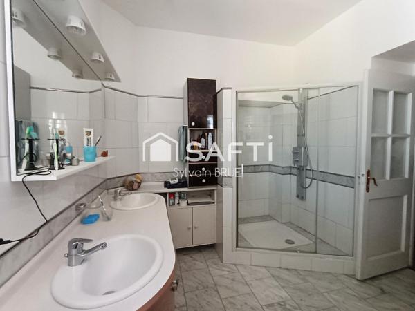 Ensemble immobilier rare – 2 maisons, piscine et dépendance