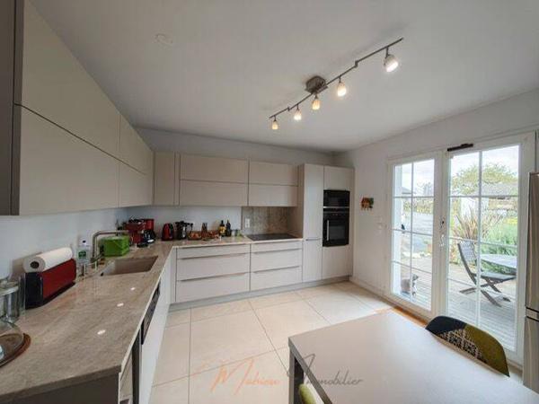 Maison 5 pièces 200m² à vendre à Cessy 01170