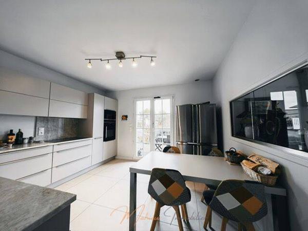 Maison 5 pièces 200m² à vendre à Cessy 01170