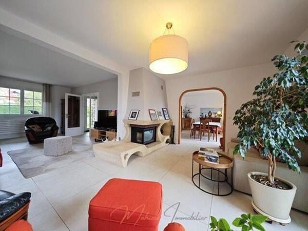 Maison 5 pièces 200m² à vendre à Cessy 01170