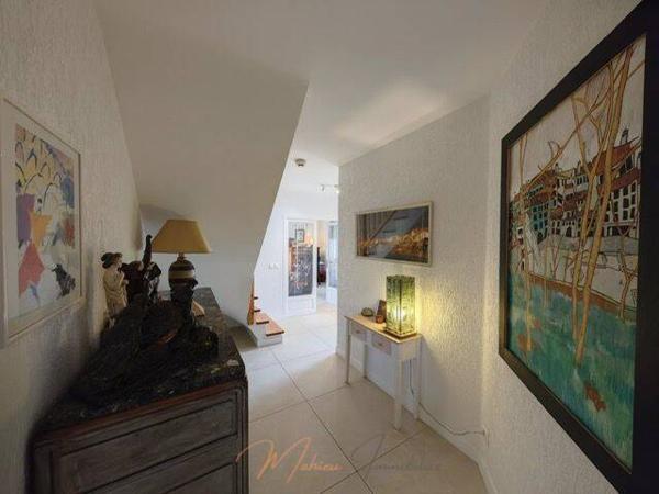 Maison 5 pièces 200m² à vendre à Cessy 01170