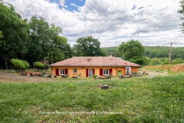 Maison rénovée de plain-pied avec jardin au calme
