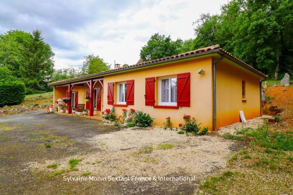 Maison rénovée de plain-pied avec jardin au calme