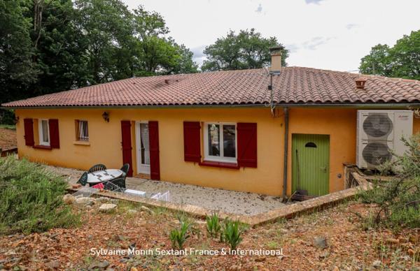 Maison rénovée de plain-pied avec jardin au calme