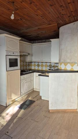 Maison sur trois niveaux à Saintes 3 pièce(s) 43m² habitable