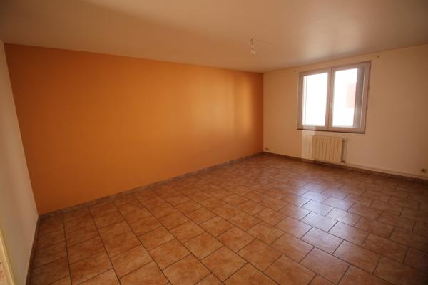 Randan (63310) MAISON 114M2 4P AVEC GRANGE ET TERRAIN A RANDAN