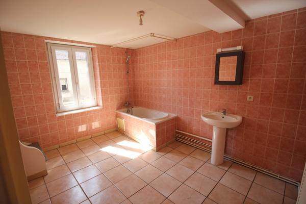 Randan (63310) MAISON 114M2 4P AVEC GRANGE ET TERRAIN A RANDAN