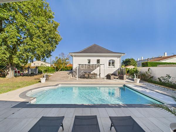 Vente Maison225 m² - 10 Pièces - VILLENAVE D ORNON (33140)