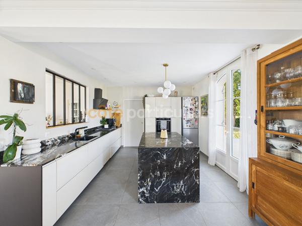 Vente Maison225 m² - 10 Pièces - VILLENAVE D ORNON (33140)