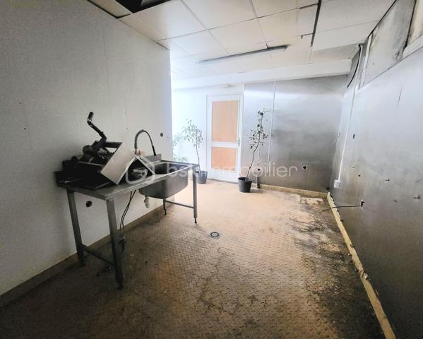 Local d activites de 90,94 m²