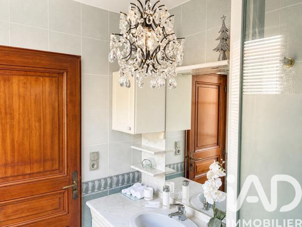 Maison à vendre 8 pièces 167 m² Le Mesnil-le-Roi