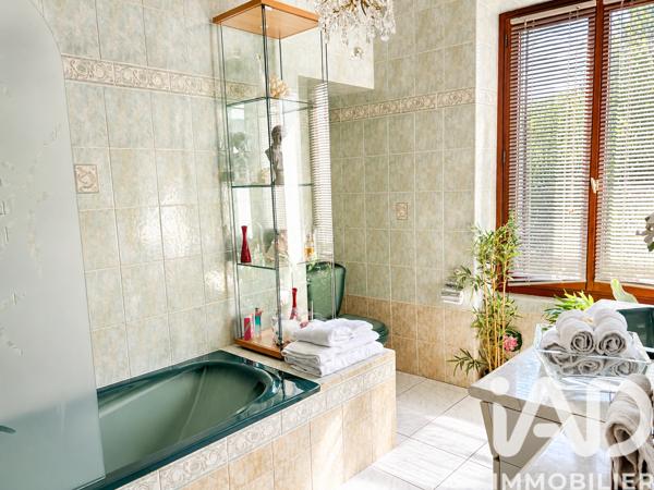 Maison à vendre 8 pièces 167 m² Le Mesnil-le-Roi