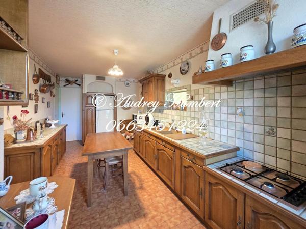 EXCLUSIVITE, PIERREVERT, dans un cadre nature et préservé, BELLE VILLA de 122 m² + veranda et gargae de 40 m² sur 3000 m² de jardin arboré