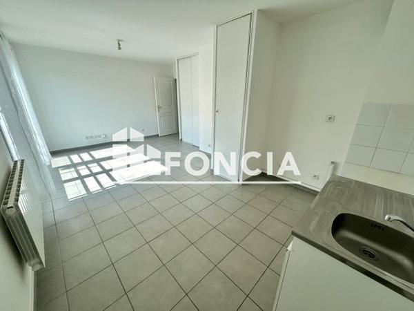 Location Studio 30.18 m² - 1/3/5 PASSAGE ANTOINE VACHER Meyzieu 69330