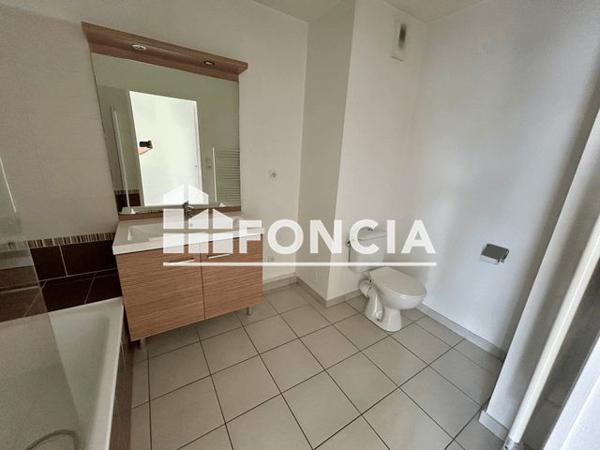 Location Studio 30.18 m² - 1/3/5 PASSAGE ANTOINE VACHER Meyzieu 69330