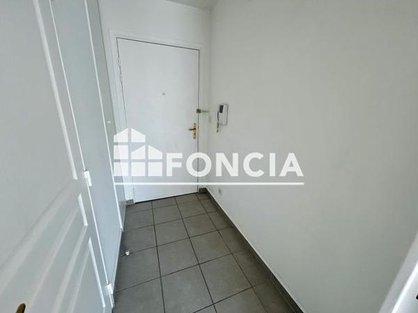 Location Studio 30.18 m² - 1/3/5 PASSAGE ANTOINE VACHER Meyzieu 69330