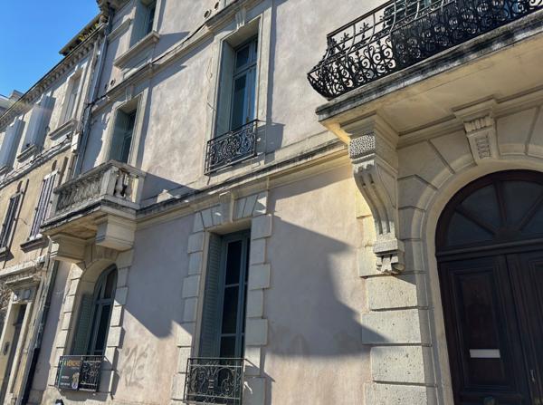 Avignon (84000) AVIGNON INTRA-MUROS, QUARTIER PLACE PASTEUR, VENTE APPARTEMENT TYPE 3, 90 M² HAB, CAVE 8 M², COUR PRIVEE de 18