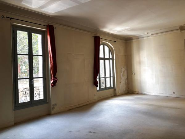 Avignon (84000) AVIGNON INTRA-MUROS, QUARTIER PLACE PASTEUR, VENTE APPARTEMENT TYPE 3, 90 M² HAB, CAVE 8 M², COUR PRIVEE de 18