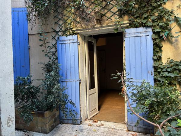 Avignon (84000) AVIGNON INTRA-MUROS, QUARTIER PLACE PASTEUR, VENTE APPARTEMENT TYPE 3, 90 M² HAB, CAVE 8 M², COUR PRIVEE de 18