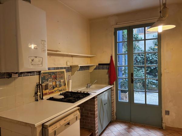 Avignon (84000) AVIGNON INTRA-MUROS, QUARTIER PLACE PASTEUR, VENTE APPARTEMENT TYPE 3, 90 M² HAB, CAVE 8 M², COUR PRIVEE de 18