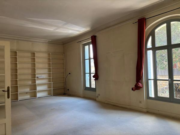 Avignon (84000) AVIGNON INTRA-MUROS, QUARTIER PLACE PASTEUR, VENTE APPARTEMENT TYPE 3, 90 M² HAB, CAVE 8 M², COUR PRIVEE de 18
