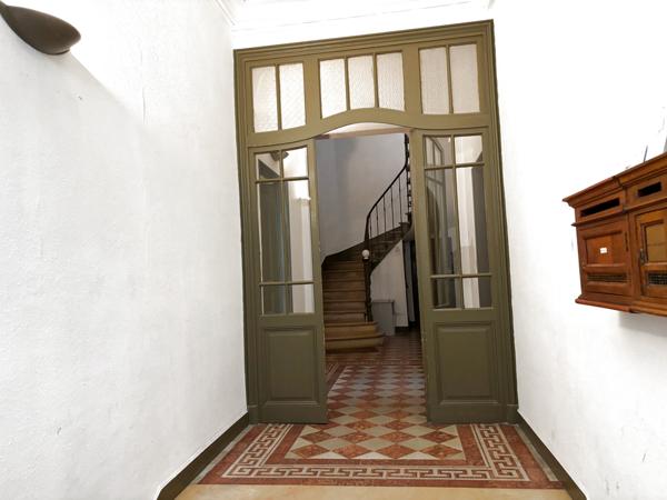 Avignon (84000) AVIGNON INTRA-MUROS, QUARTIER PLACE PASTEUR, VENTE APPARTEMENT TYPE 3, 90 M² HAB, CAVE 8 M², COUR PRIVEE de 18