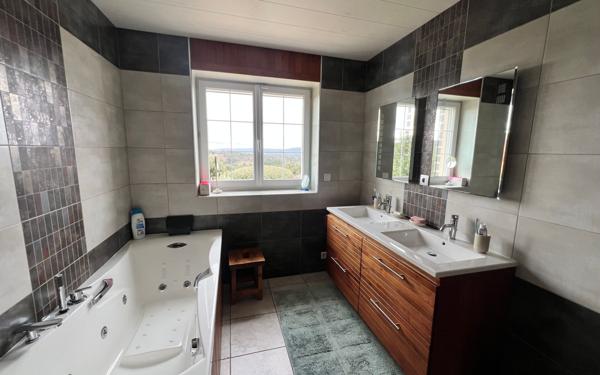 Maison à vendre    5 pièces • 147 m2 Orgnac-l'Aven