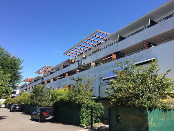 A LOUER- Studio lumineux avec parking à La Rochelle