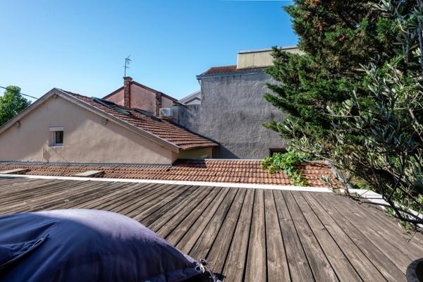 Lyon 3ème - Maison d'architecte d'environ 220 m² avec piscine - 4 chambres - Dépendance - Garage