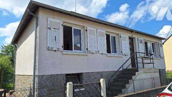 A VENDRE à ERNEE (53500)  en Mayenne.
Pavillon à rénover, comprenant :
- en rez de chaussée s...