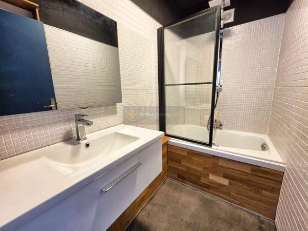 Vente                                                      Appartement
                        
                     2 pièces                      47 m2                     à Brest