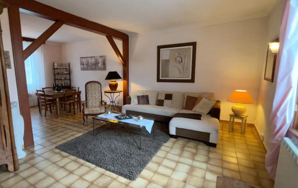 Grande et  belle maison  familiale libre de suite de 164 m2 habitable - Terrain clos de 952 m2, joliment arboré et fleuri