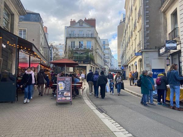 44000 NANTES - MURS COMMERCIAUX LIBRES 88 M² , PROCHE PLACE ROYALE
