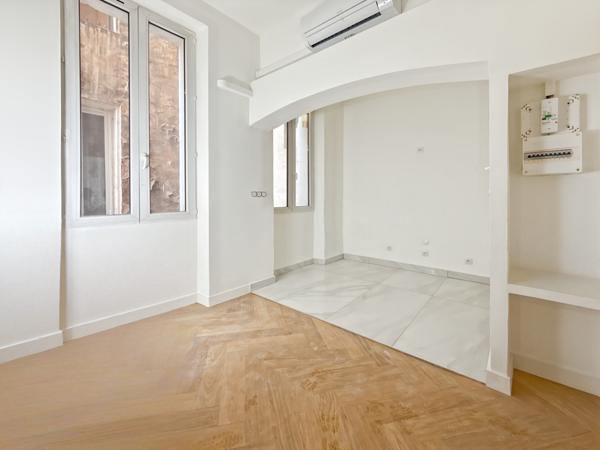 Marseille (13001) À Louer – Petit T2 rénové avec climatisation – Rue Glandevès – Proximité Vieux-Port