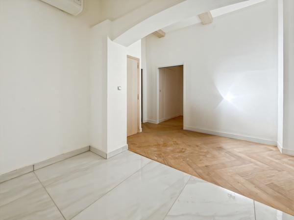 Marseille (13001) À Louer – Petit T2 rénové avec climatisation – Rue Glandevès – Proximité Vieux-Port
